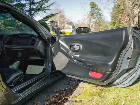 Used 2003 Chevrolet Corvette Convertible w/ Preferred Equipment Group1 image 35