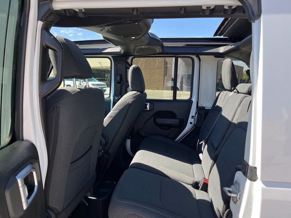 Used 2024 Jeep Wrangler Unlimited AWD/4WD image 17
