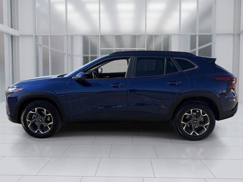Used 2024 Chevrolet Trax LT w/ Driver Confidence Package FWD image 2