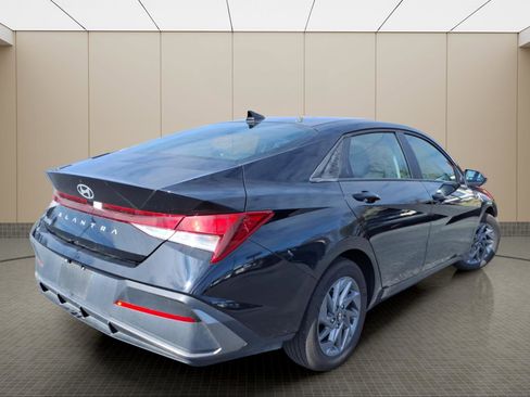 Used 2024 Hyundai Elantra SEL image 7
