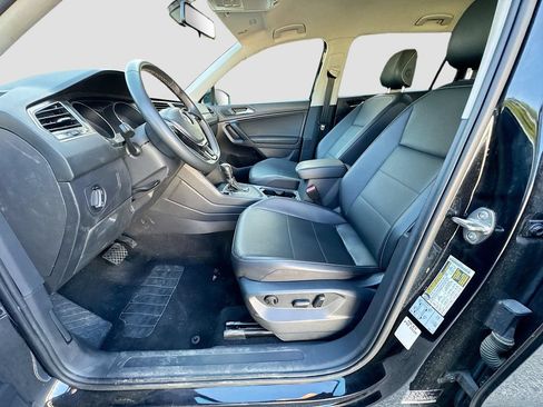 Used 2021 Volkswagen Tiguan SE FWD image 22