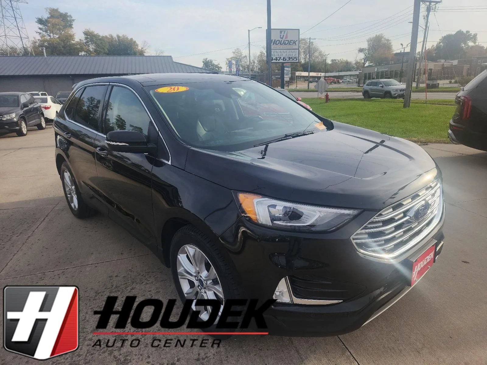 Used 2020 Ford Edge Titanium FWD image 1
