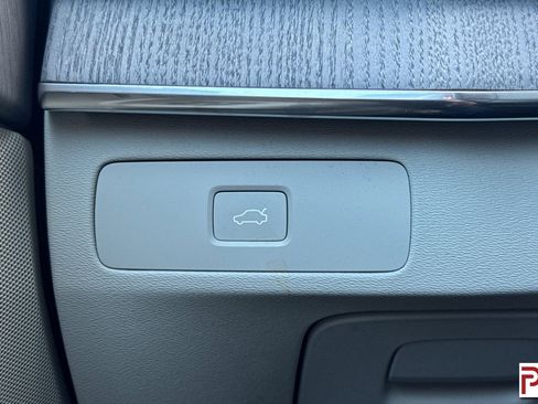 Used 2025 Volvo XC90 B6 Plus w/ Protection Package Premier image 34