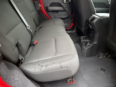 Used 2022 Jeep Wrangler Unlimited Sahara AWD/4WD image 16
