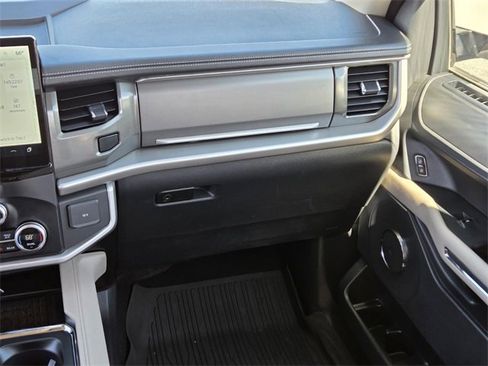 Used 2024 Ford Expedition Max XLT image 17