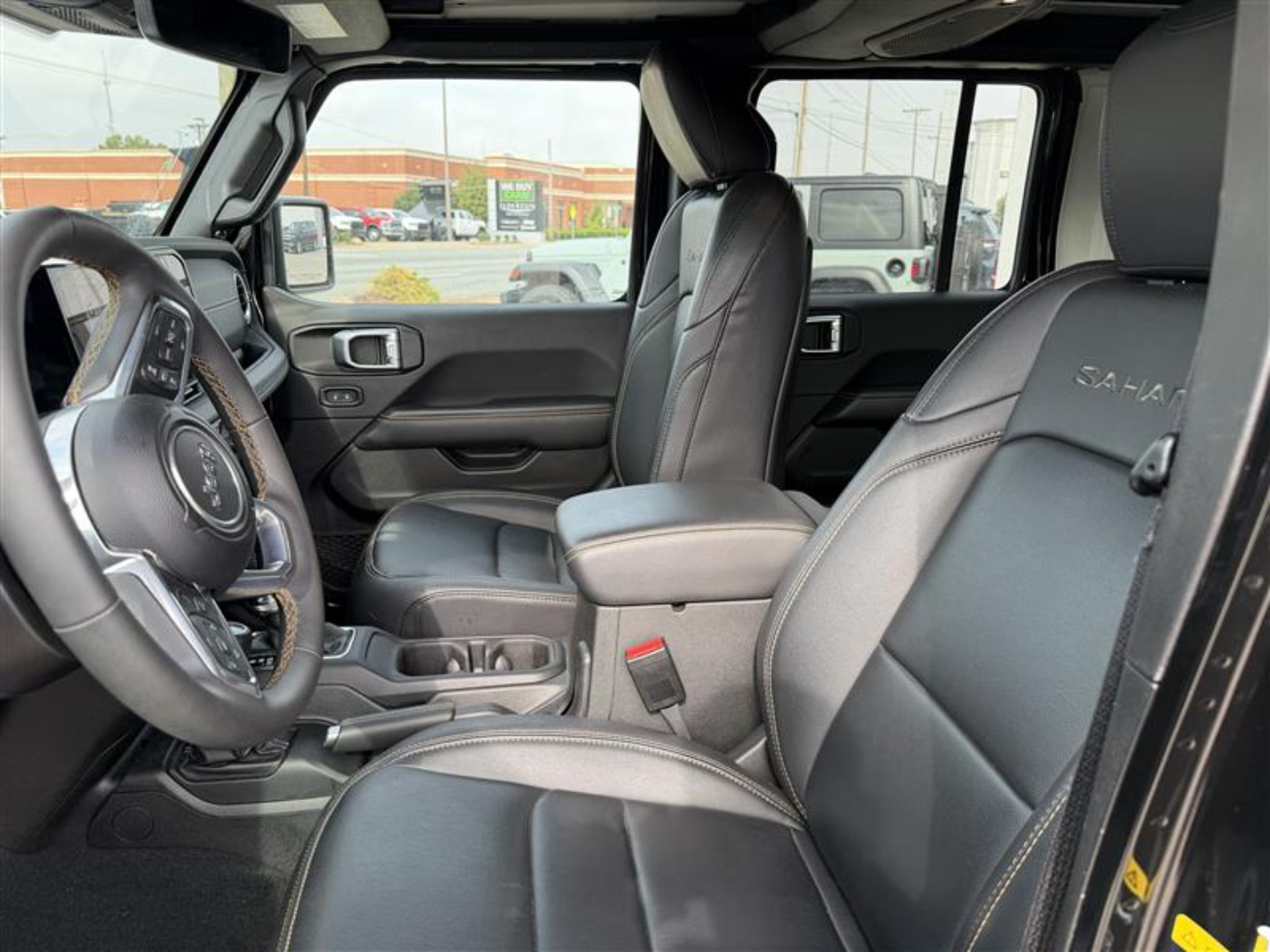 Used 2024 Jeep Wrangler Unlimited Sahara w/ Technology Group AWD/4WD image 2