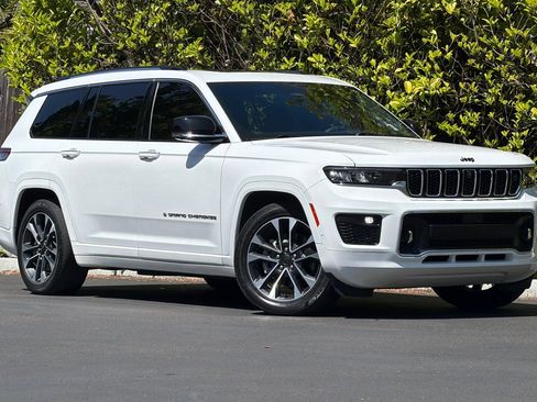 Used 2021 Jeep Grand Cherokee L Overland w/ Advanced Protech Group III AWD/4WD image 2