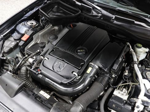 Used 2013 Mercedes-Benz SLK 250 image 16