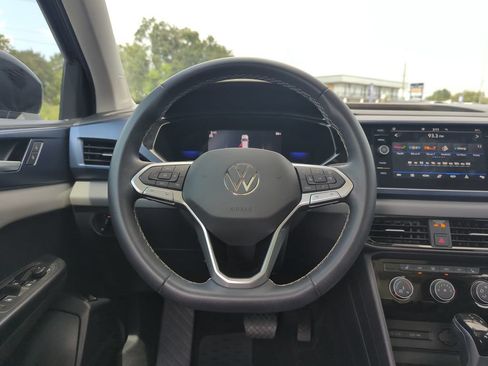 Used 2023 Volkswagen Taos SE w/ Panoramic Sunroof Package FWD image 17