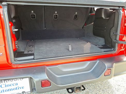 Used 2024 Jeep Wrangler Unlimited image 29