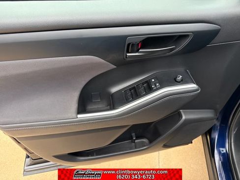 Used 2023 Toyota Highlander L FWD image 12