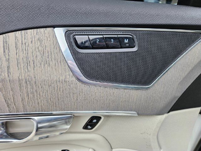Certified 2025 Volvo XC90 T8 Plus w/ Protection Package Premier AWD/4WD image 22
