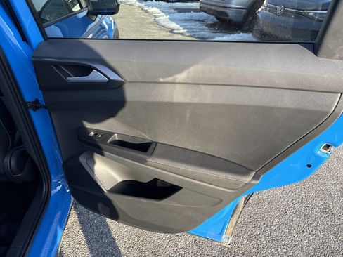 Certified 2025 Volkswagen Taos SE image 17