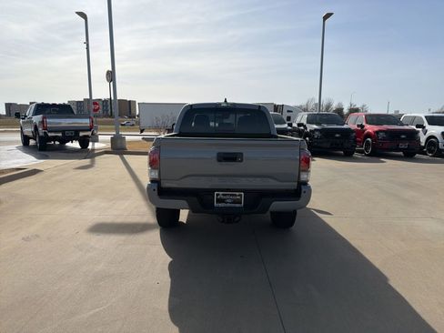 Used 2021 Toyota Tacoma TRD Off-Road w/ Technology Package image 4