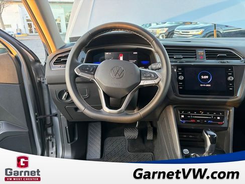 Certified 2022 Volkswagen Tiguan SE image 14