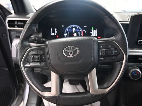 Used 2025 Toyota 4Runner SR5 AWD/4WD image 23