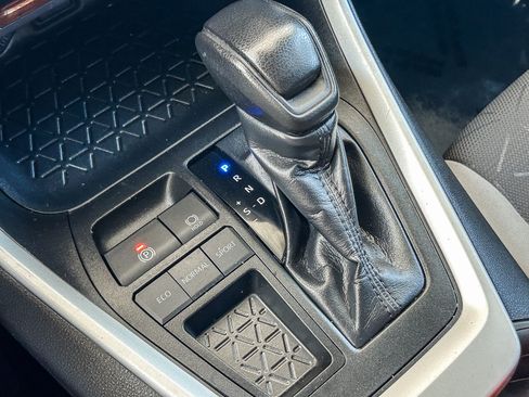 Used 2021 Toyota RAV4 XLE w/ Carpet Mat Package (TMS) FWD image 19