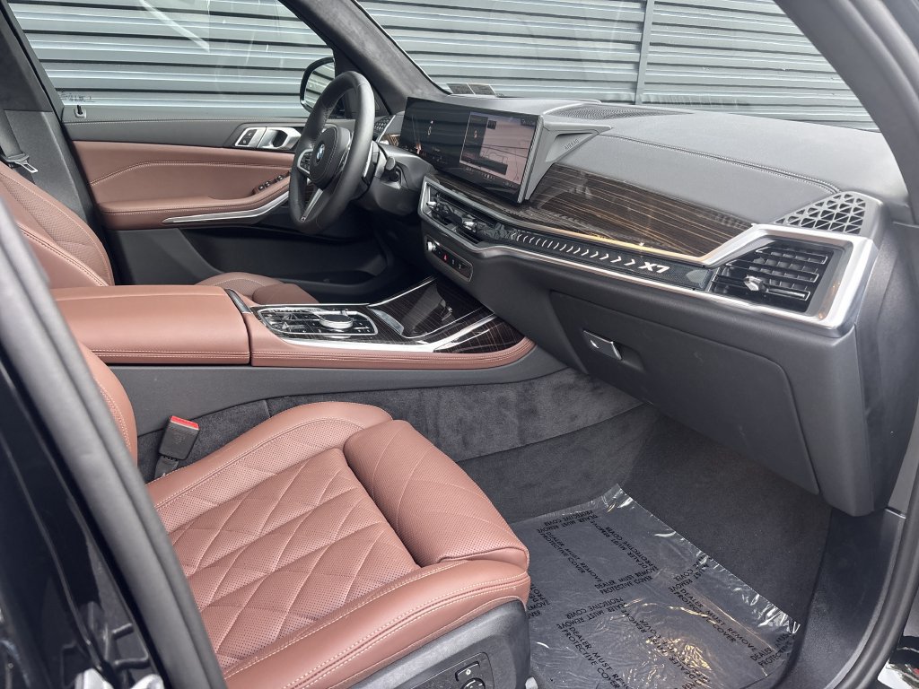 Used 2026 BMW X7 xDrive40i w/ M Sport Package AWD/4WD image 22