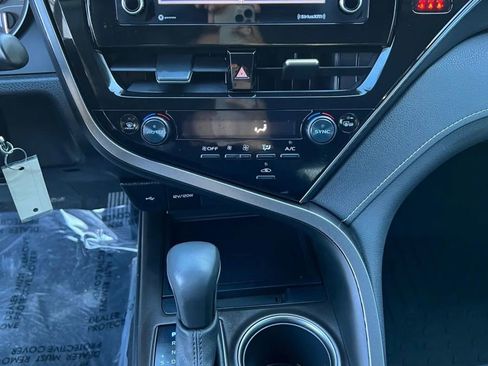 Used 2023 Toyota Camry SE image 18