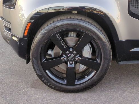 Used 2024 Land Rover Defender 110 X-Dynamic SE image 28