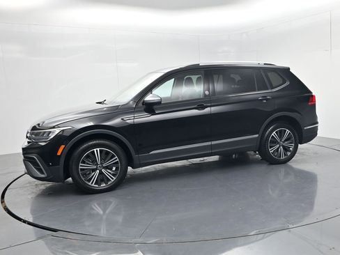 Used 2024 Volkswagen Tiguan SE FWD image 4