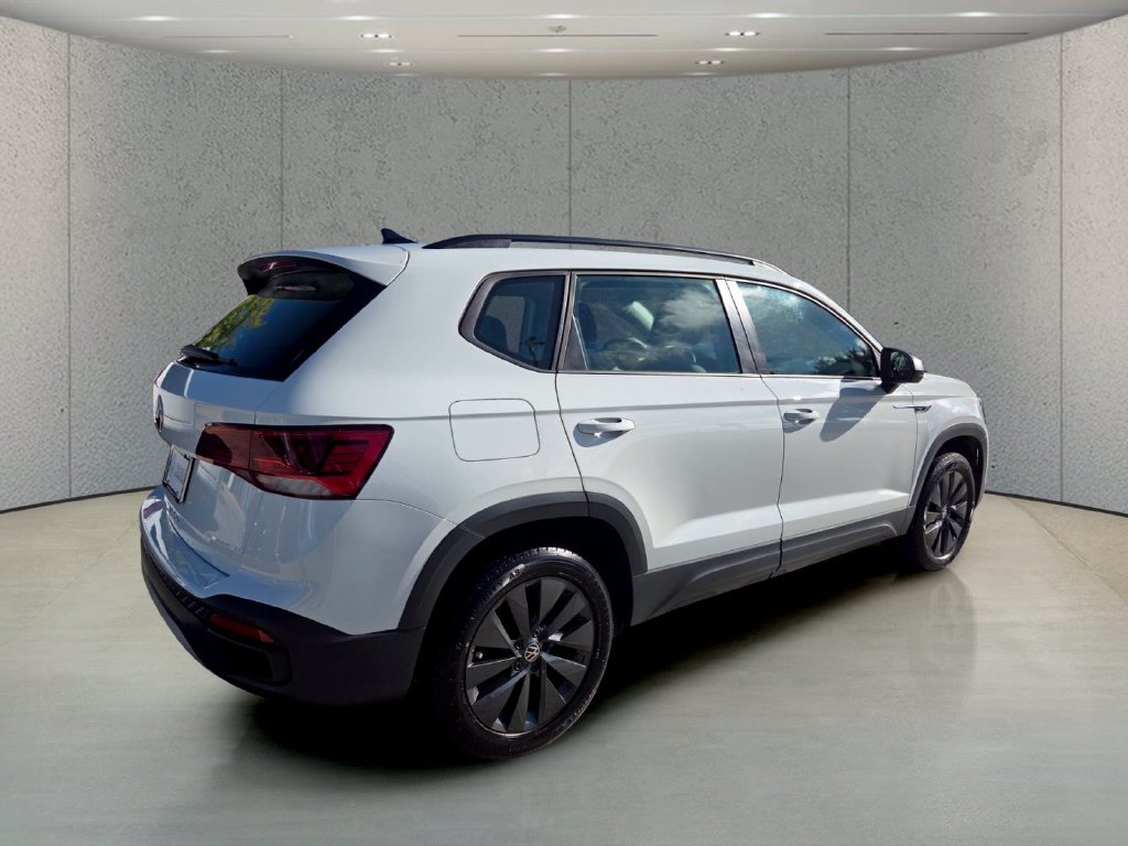 Used 2024 Volkswagen Taos S w/ MDO Package FWD image 5