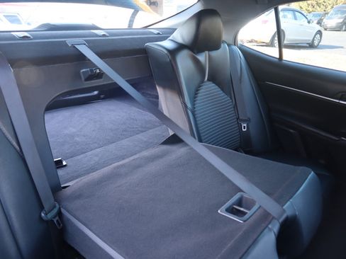 Used 2019 Toyota Camry SE image 41