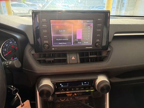 Used 2021 Toyota RAV4 LE image 15