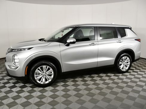 New 2026 Mitsubishi Outlander ES AWD/4WD image 9