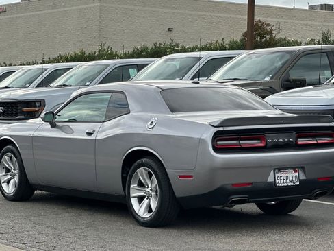 Used 2018 Dodge Challenger SXT image 6
