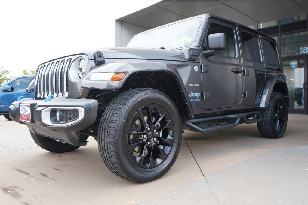 Used 2022 Jeep Wrangler Unlimited Sahara AWD/4WD image 5
