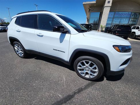 New 2024 Jeep Compass Latitude w/ Sun and Sound Group AWD/4WD image 11