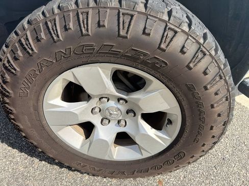 Used 2020 RAM 1500 Big Horn AWD/4WD image 2
