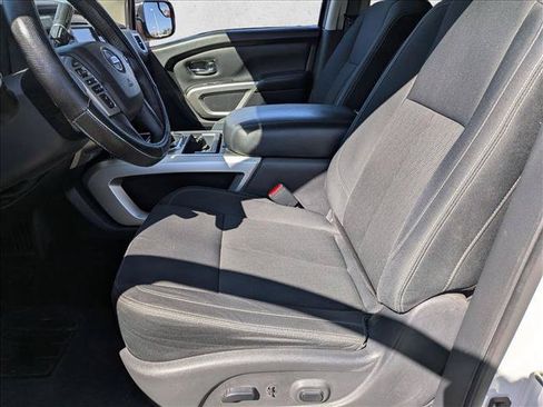 Used 2019 Nissan Titan SV w/ SV Convenience Package AWD/4WD image 14