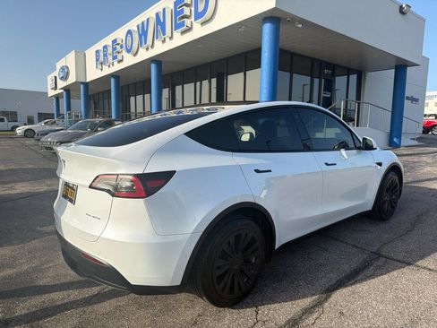 Used 2022 Tesla Model Y Long Range AWD/4WD image 3