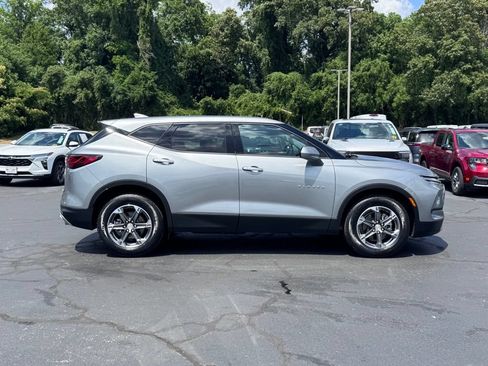 Used 2025 Chevrolet Blazer LT AWD/4WD image 4