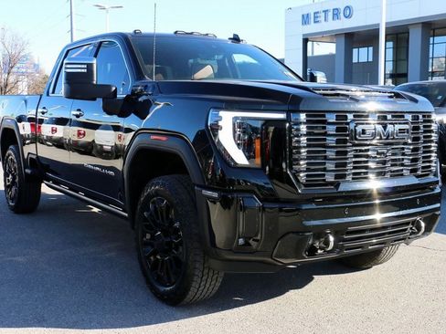 Used 2025 GMC Sierra 2500 Denali Ultimate image 4