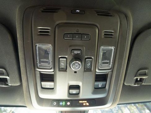 Used 2021 GMC Yukon Denali w/ Denali Premium Package image 24