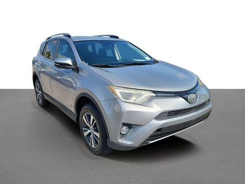 Used 2018 Toyota RAV4 XLE FWD image 2