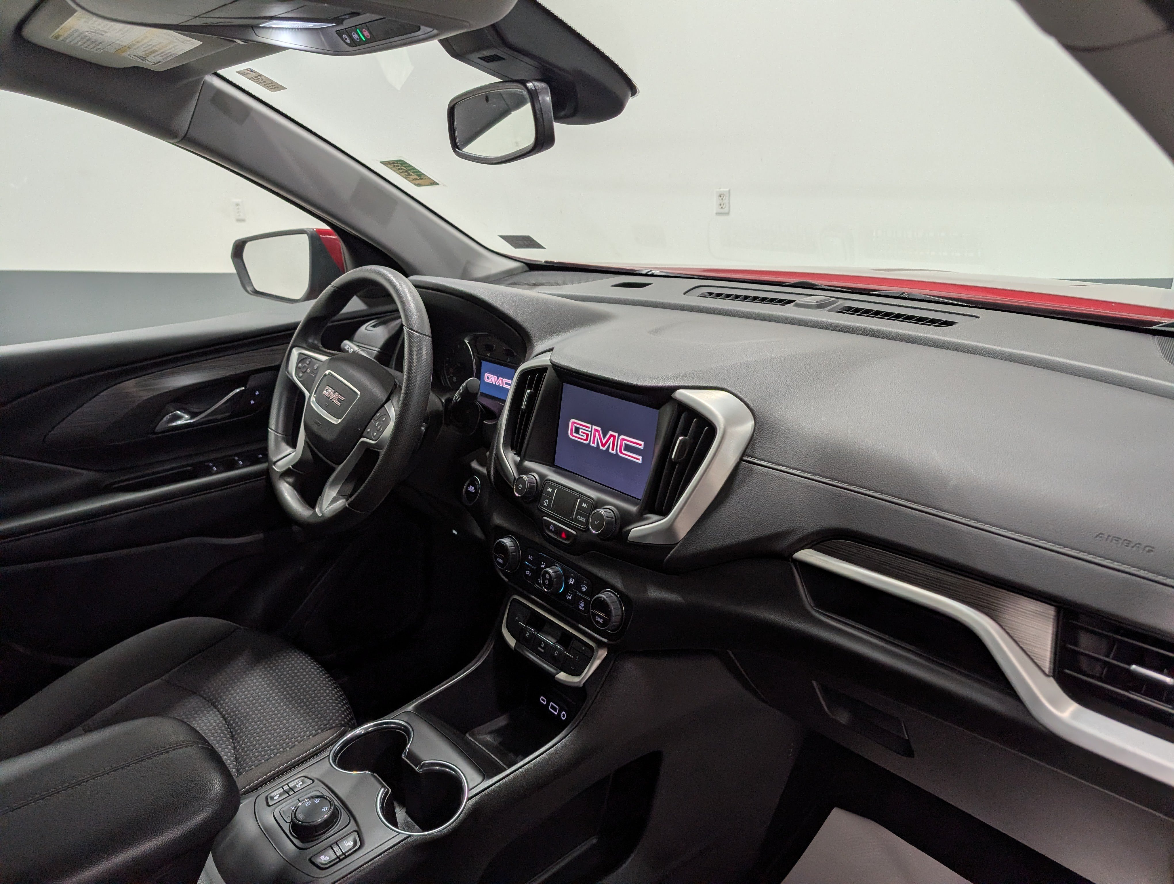 Used 2024 GMC Terrain SLE w/ Driver Convenience Package AWD/4WD image 17