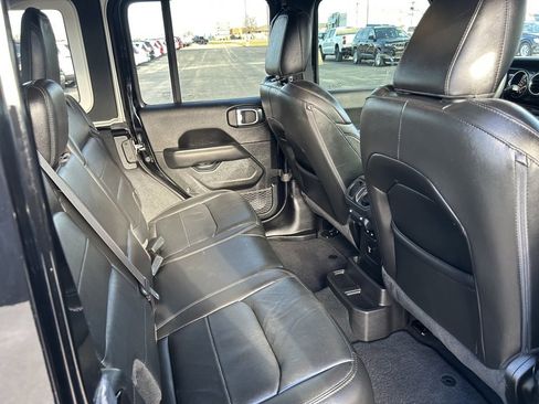 Used 2022 Jeep Wrangler Unlimited Sahara image 13