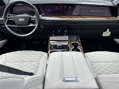 New 2026 Cadillac Escalade Platinum Sport AWD/4WD image 14