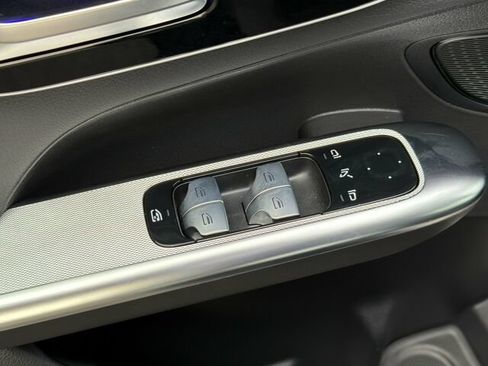 Used 2025 Mercedes-Benz GLC 350e 4MATIC image 14