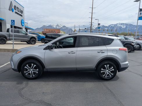 Used 2017 Toyota RAV4 LE FWD image 8