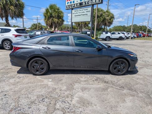 Used 2021 Hyundai Elantra SEL w/ Convenience Package FWD image 3