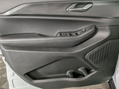 New 2025 Jeep Grand Cherokee L Altitude image 15