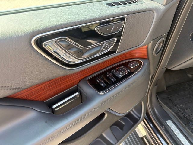Used 2023 Lincoln Navigator L Reserve AWD/4WD image 21