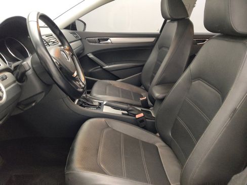Used 2019 Volkswagen Passat 2.0T Wolfsburg w/ Wheels & Sunroof Package FWD image 17