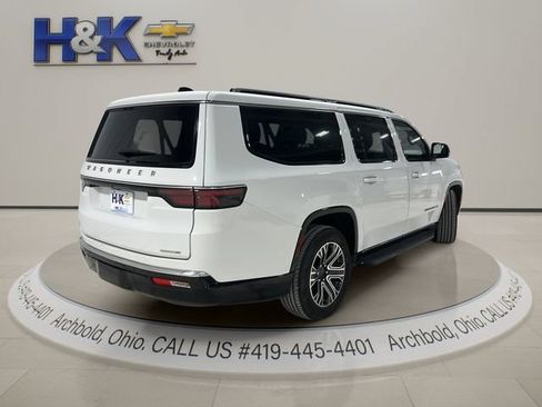 Used 2024 Jeep Wagoneer L Series II w/ Flexible Seating Group AWD/4WD image 6