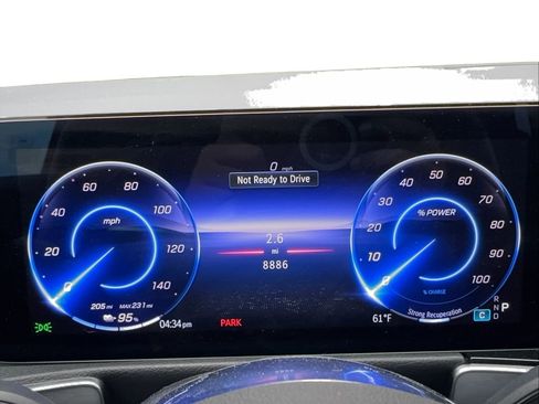 Used 2024 Mercedes-Benz EQB 300 4MATIC image 38